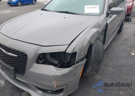 2017 Chrysler 300 300S z USA, uszkodzony, nr VIN 2C3CCABG2HH599709